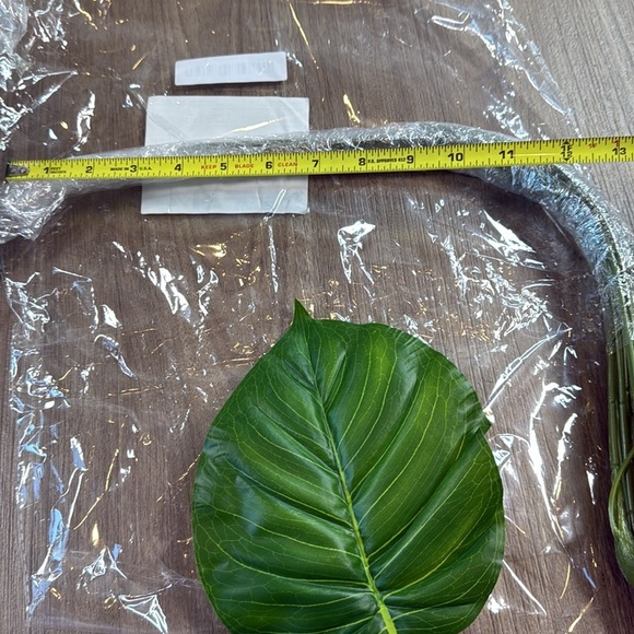 Realistic Artificial Green Leaf and Stem. Brand new - Picture 7 of 8